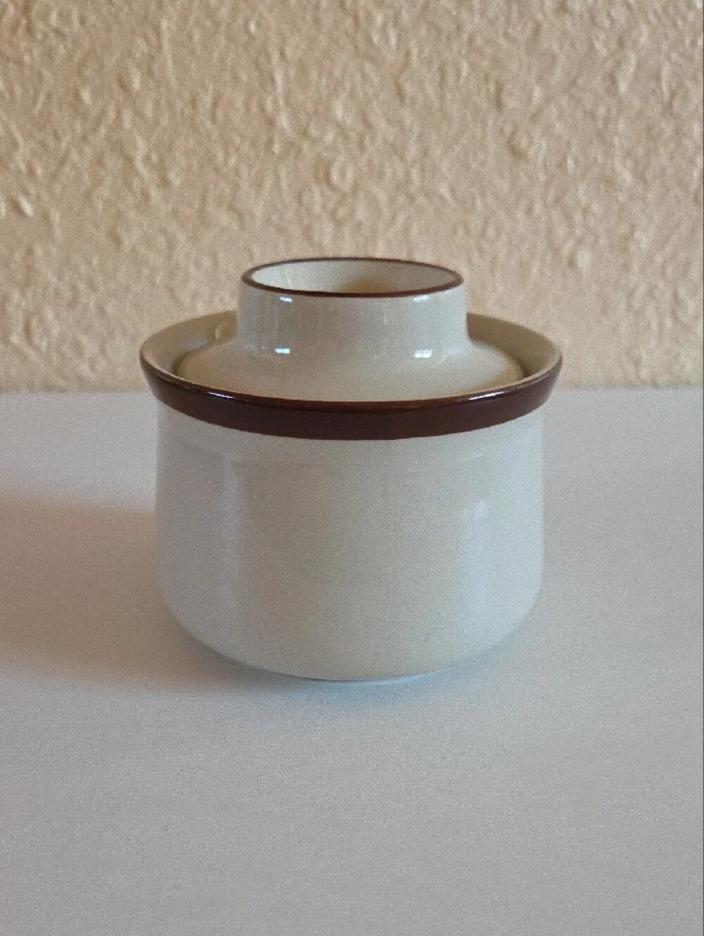 Vintage JI Stonecrest Lidded Sugar Bowl Sandpebbles Brown Trim Stoneware 70s